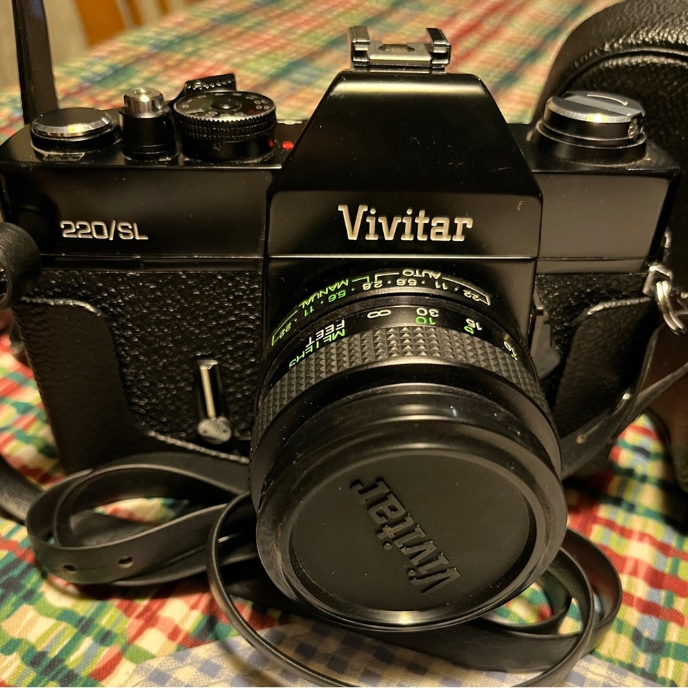 VIVATAR 220/SL 35mm CAMERA